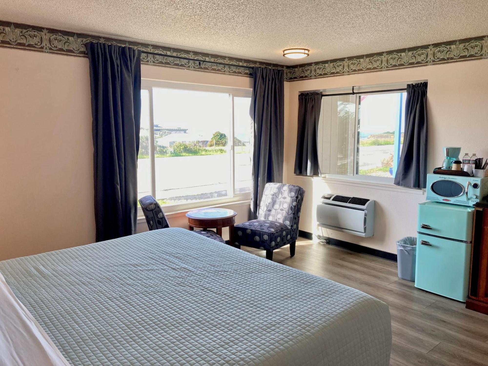 Coast Riders Inn 샌시미언 객실 사진